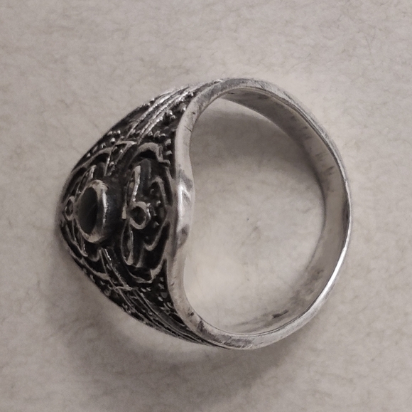 Vintage Sterling Silver Marcasite & Onyx Ring - Picture 8 of 16